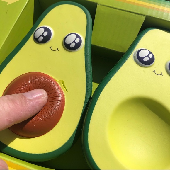 Throw Throw Avocado By Exploding Kittens Family Party Game 2-6 Players Age 7 + - Picture 6 of 11